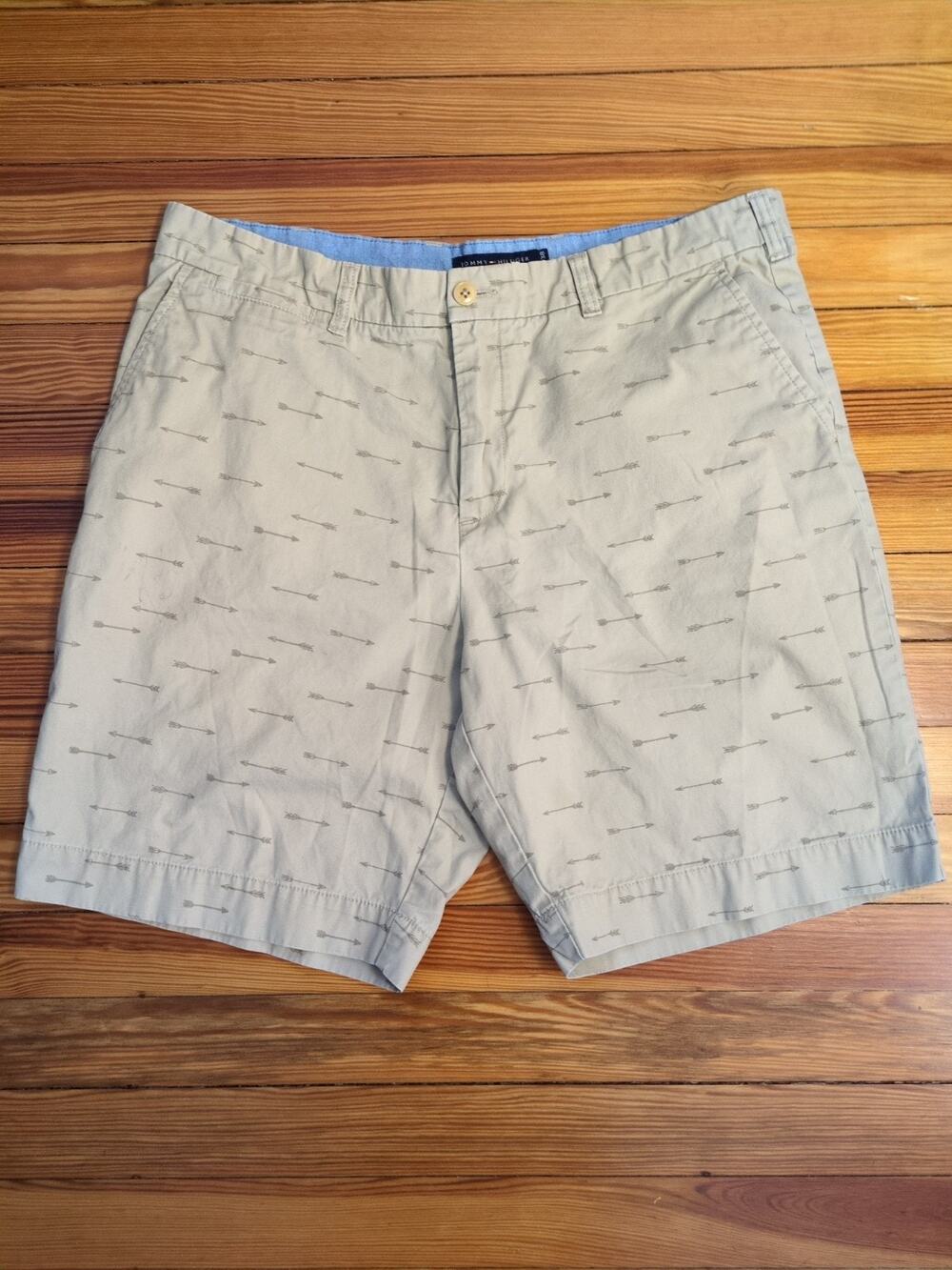 Tommy Hilfiger Men’s Khaki Chino Shorts 38 Classic Fit Cotton Preppy Arrows